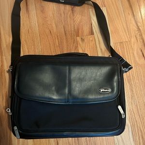 Black targus laptop bag